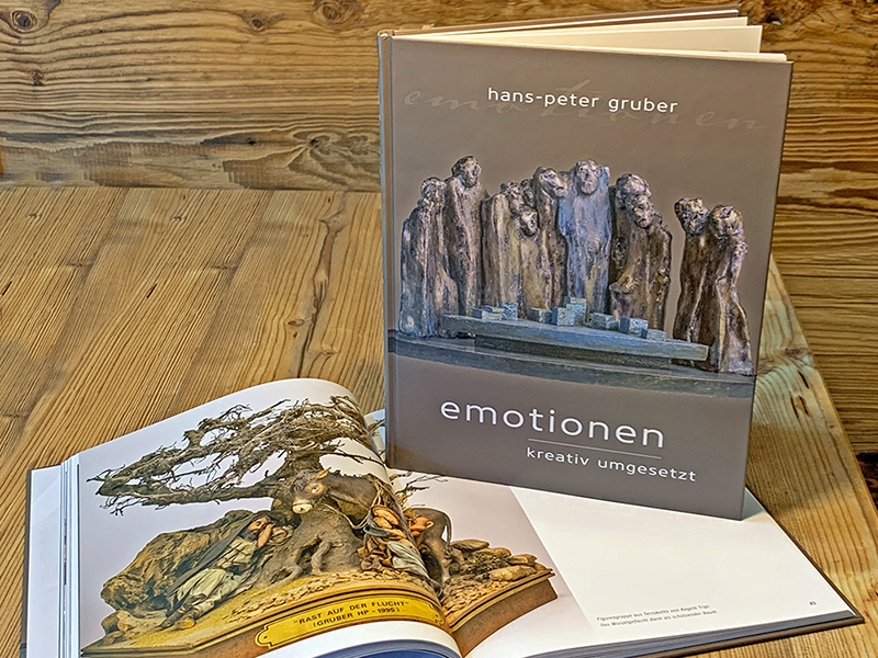 Gestaltetes Kunstbuch emotionen von Hans-Peter Gruber mit Skulpturen und Illustrationen